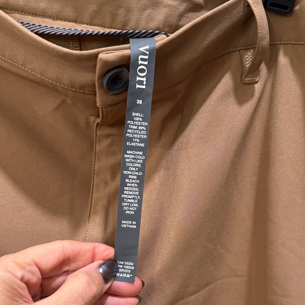 Vuori Men's Tan Shorts Size 38 NWOT - Picture 2 of 5